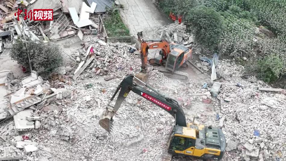 广西柳州5.2级地震 武警官兵奔赴震区搜救
