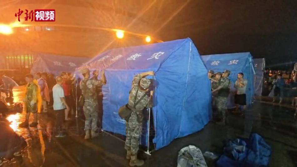 广西柳州市柳南区再次发生5.2级地震 武警官兵全力救灾