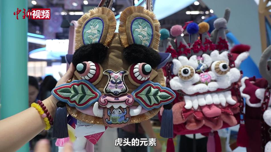 虎头包亮相文博会引围观：绣娘手工缝制，订单排到3个月后