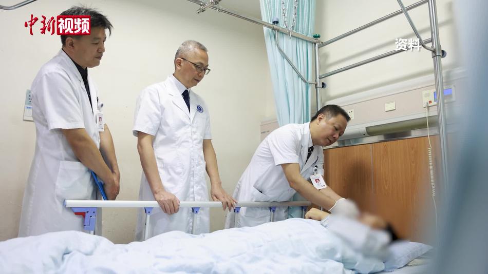 广西医生使用大腿肉为舌癌患者“再造”舌头