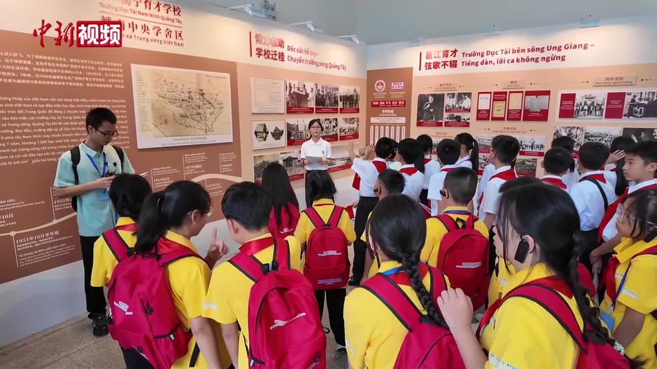 中越少年共观历史旧址、体验科技产品 机器人玩偶成友谊见证