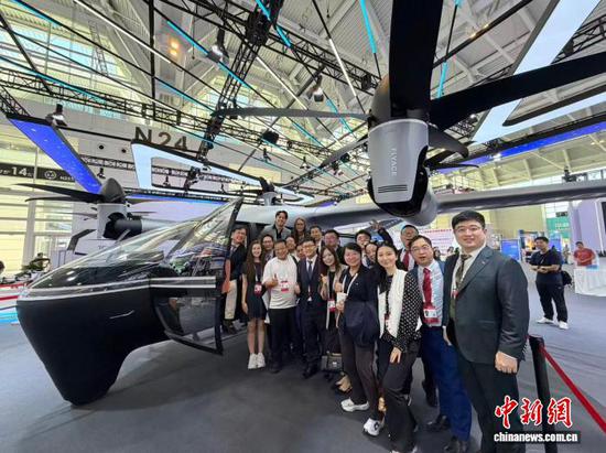 “世界智能产业博览会香港科技创新界天津考察团”参加2026世界智能产业博览会。受访者供图。