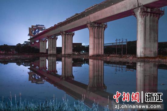 图为：建设中的通甬高铁。中新社记者 王刚 摄