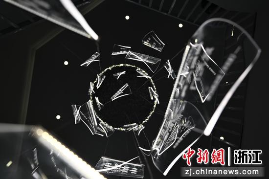 图为：大岭·网文大咖营地的装置颇具艺术感。中新社记者 王刚 摄