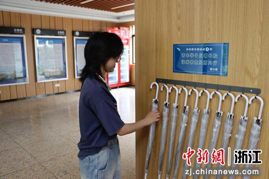 400把“共享伞”：浙江高校毕业生的特殊“留校礼物”