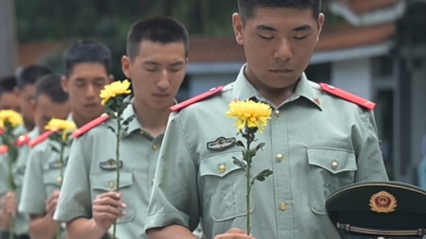 铭记历史,吾辈自强!武警新兵走进革命烈士纪念园