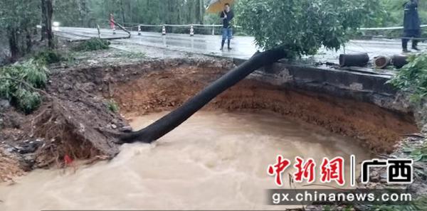 钦州中燃在G242国道监测暗涌险情。中国燃气 供图