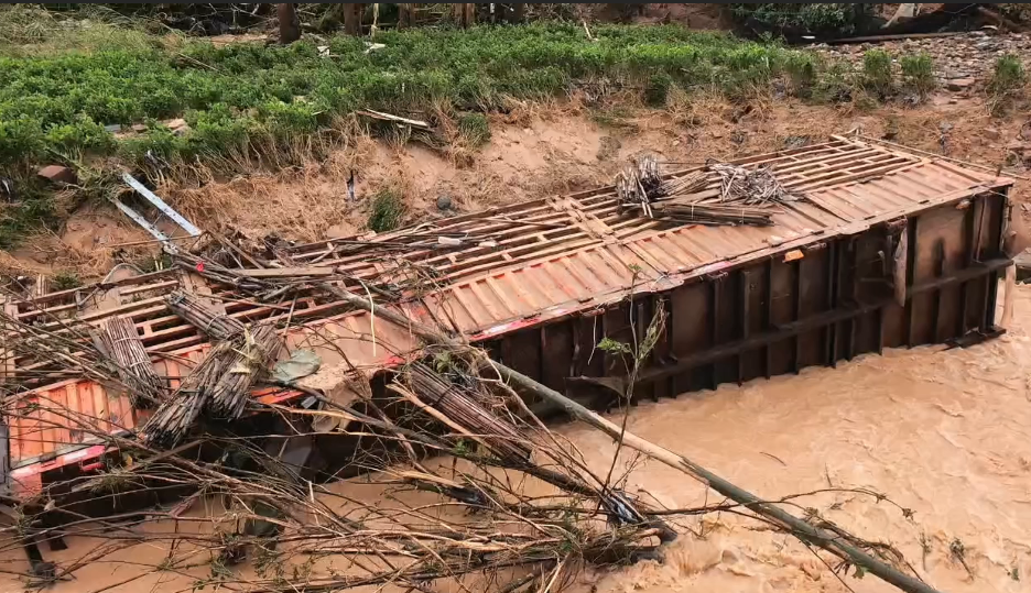 洪水逐步退却 广西六蓝村房屋大量损毁 救援力量紧急驰援