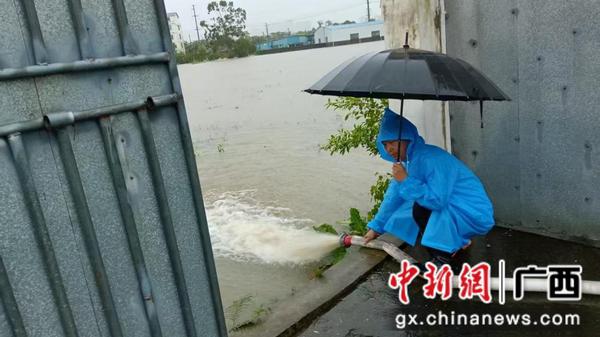 钦州中燃紧急排涝除险，保障场站平稳供气。中国燃气 供图
