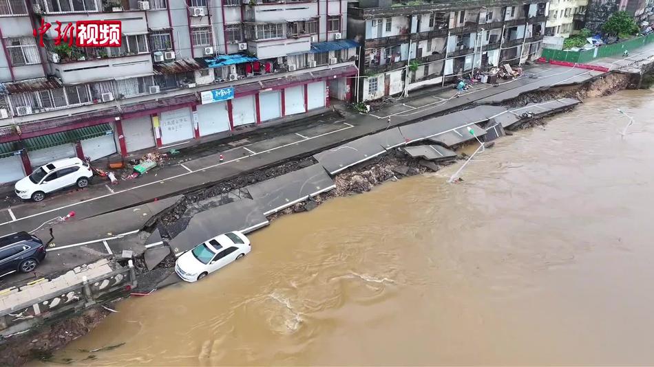 广西防城港河堤塌方 涉险民众安全转移至安置点