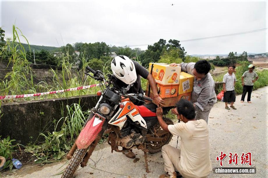 直击广西六蓝水库救援现场：无人机、越野摩托全力运送生活物资