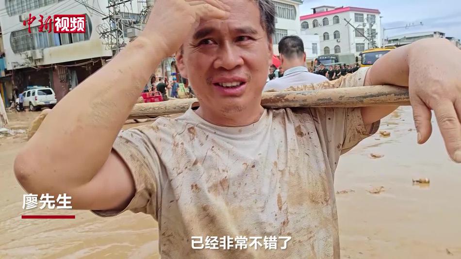 子弟兵连续奋战清淤抢通一线 民众红眼点赞
