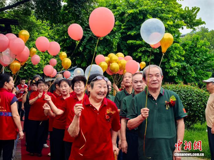 桂林军休干部金婚盛典：山水见证半世纪爱情