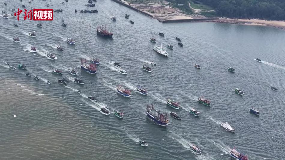 南海休渔结束 广西数千渔船出海
