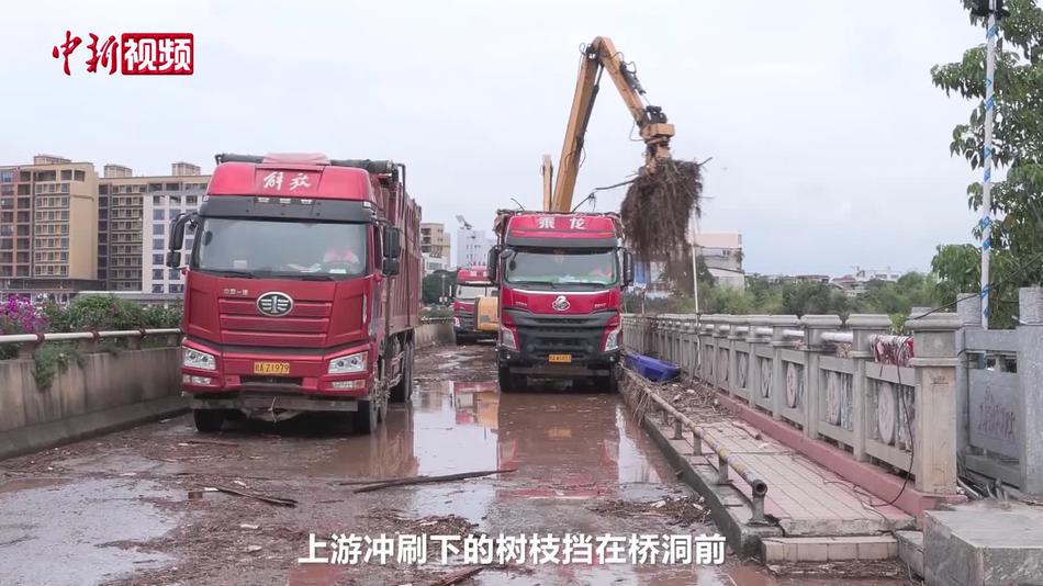 直击广西宁明洪灾现场：江边人行道拉起警戒线 商铺被提醒转移物资