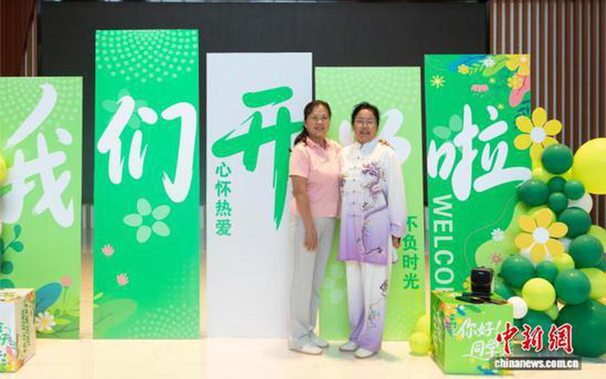 宁夏“银发族”迎开学季