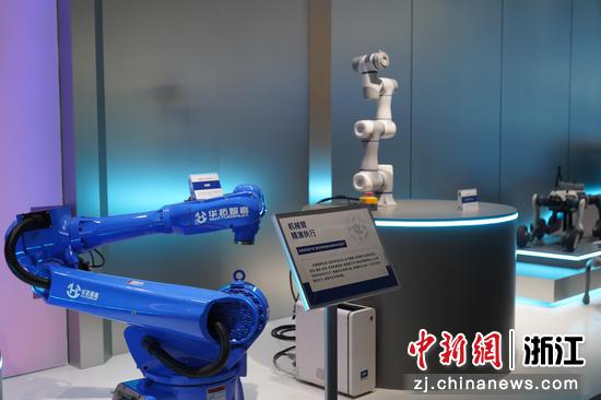 图为：中国（温州）数安港内展示着新兴科技设备。毛佳仪 摄