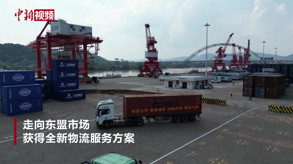 广西汽车配件通过平陆运河首发出海