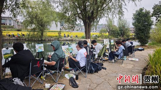 安顺市西秀区大西桥镇鲍家屯。