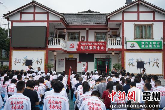 图为彭龙芬正在宣讲。何诗颖摄