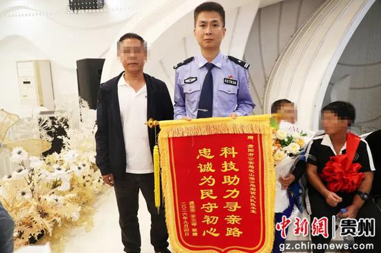 家属送来锦旗。