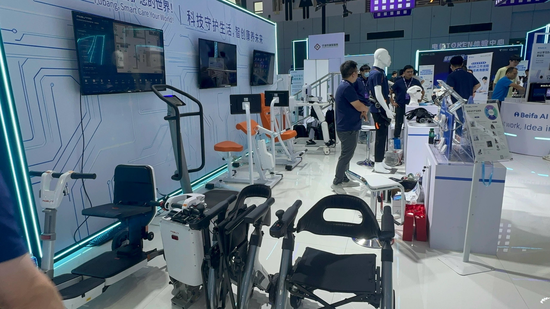 图11 孚邦科技展台全景科技守护生活智创康养未来