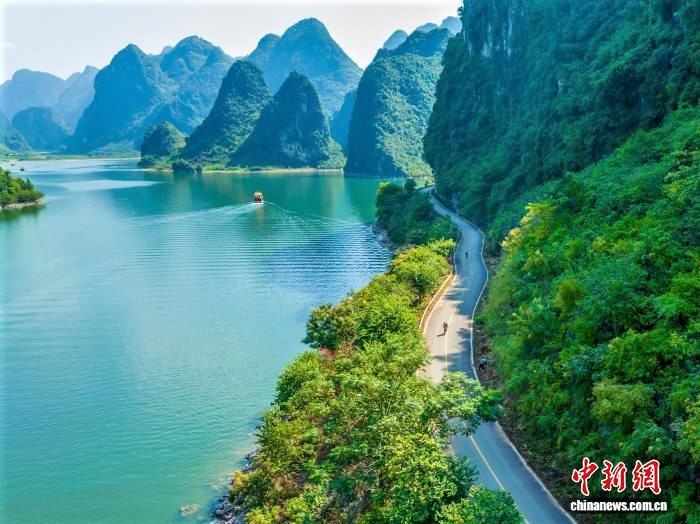 喀斯特山水间竞速 中国各地车手骑遇广西