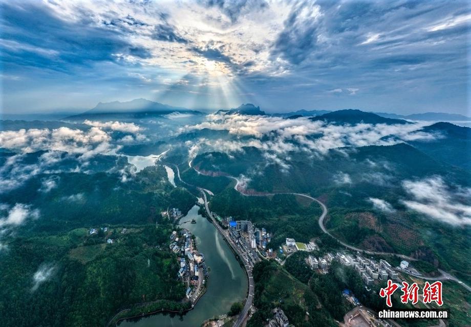 广西金秀：云雾漫瑶乡 山水入画来