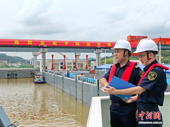 平陆运河建成通航 南宁海关首日监管进出口货物1679.8吨