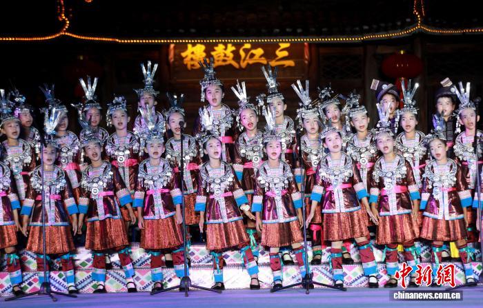 广西三江民众赛侗歌迎国庆