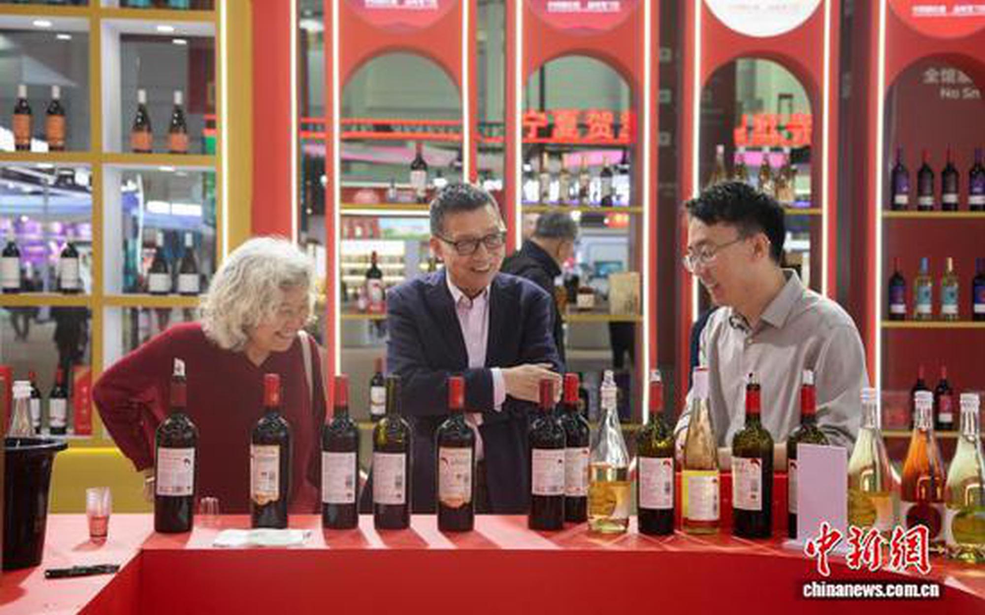 第六届中国（宁夏）国际葡萄酒文化旅游博览会开幕