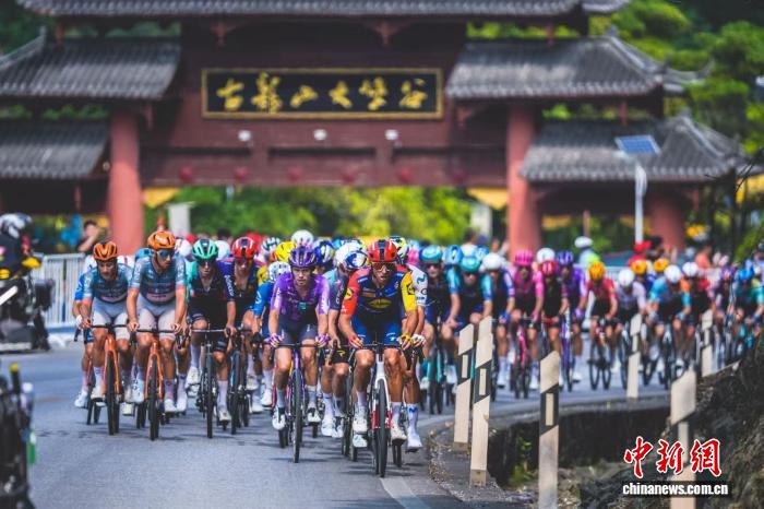 2026环广西世巡赛完成崇左—靖西赛段